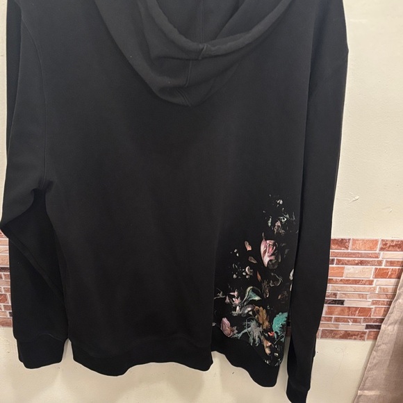 H&M Black Sweater with Floral Design - Picture 4 of 4